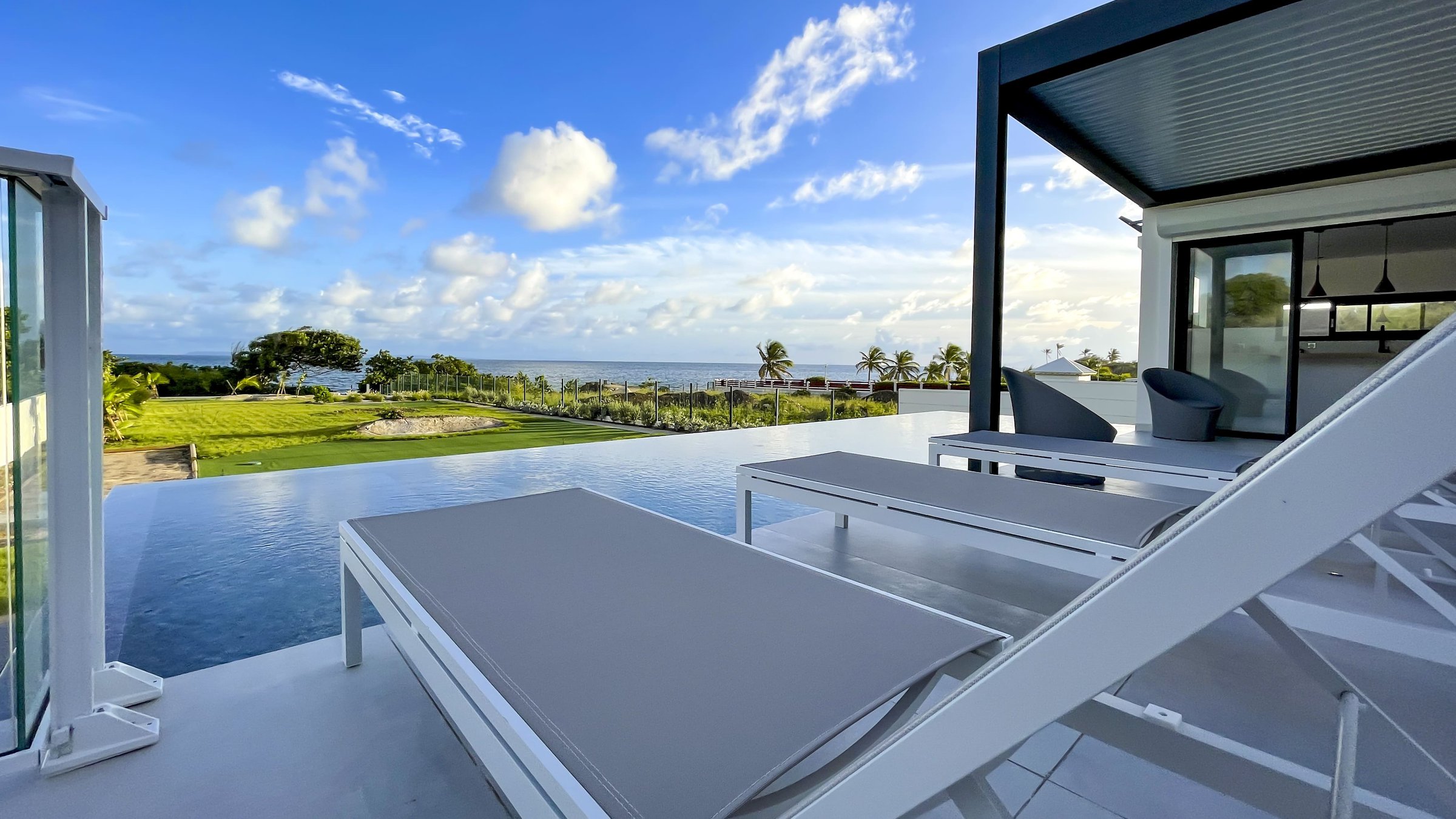 Villa Beach & Putt — piscina a sfioro e percorso di golf privato di fronte alla laguna